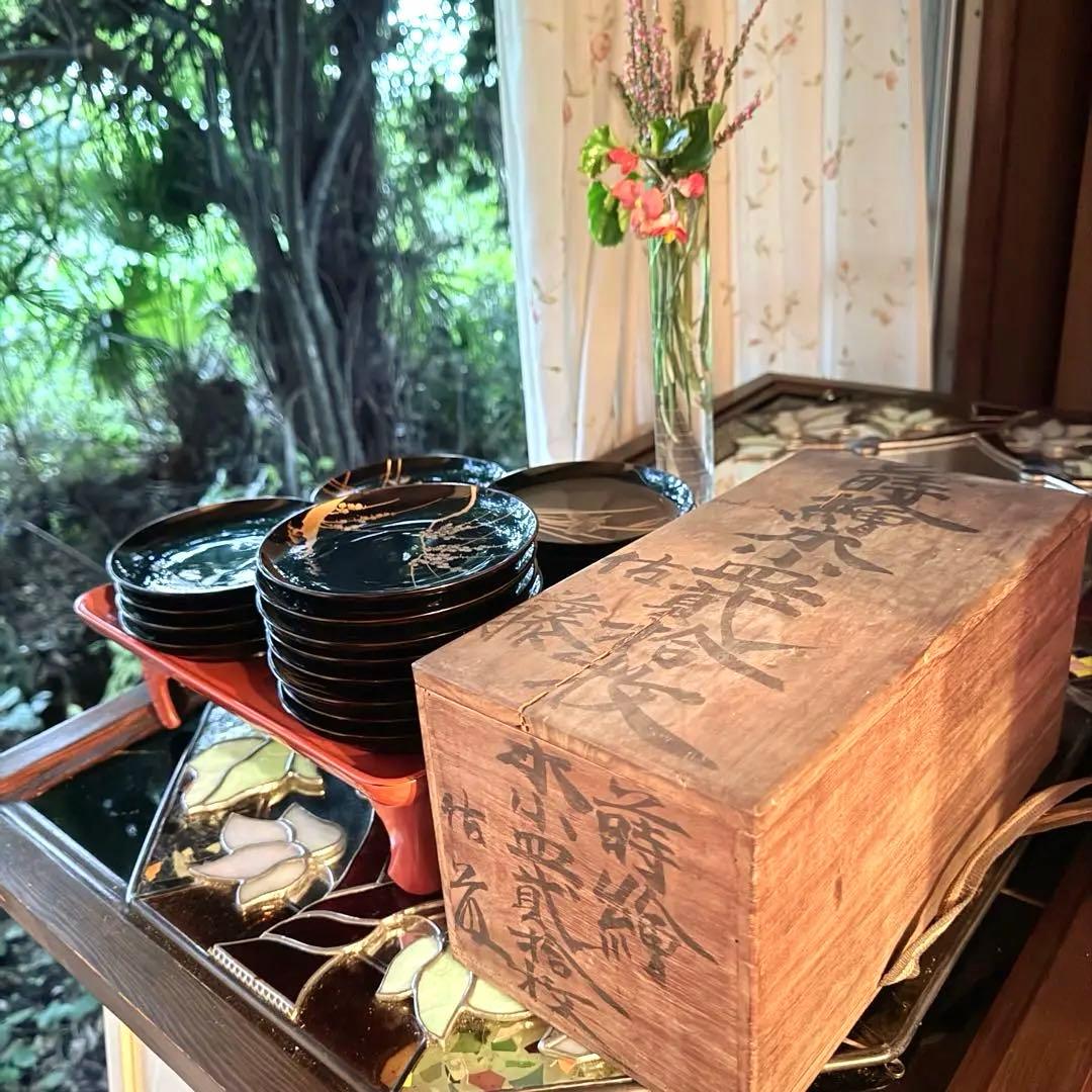 新春特別価格 ‼️茶人の心JAPAN蒔絵貴人の風雅な『四季の花』絵替木皿20客桐箱