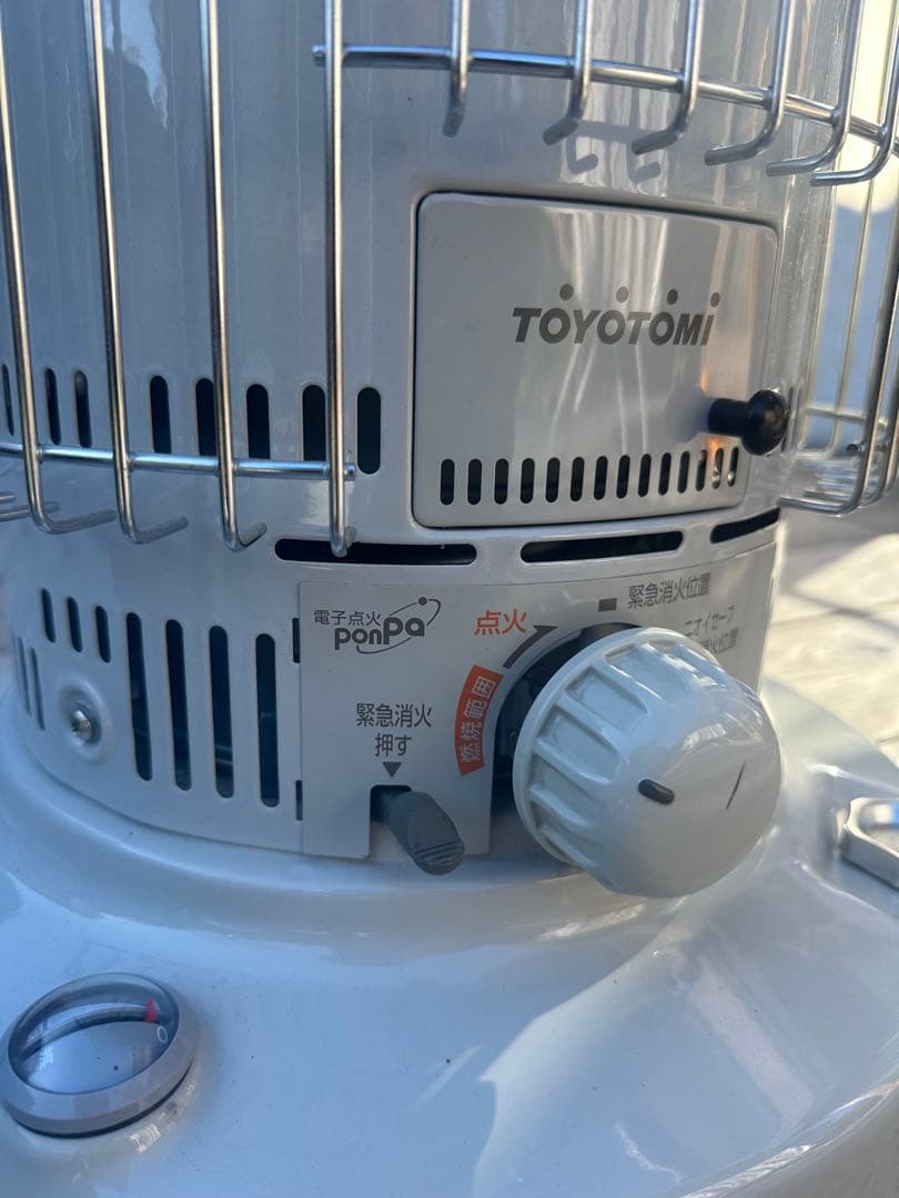 タカチャン様専用 2022年製 トヨトミ 石油ストーブ KS67HW おまけ付き