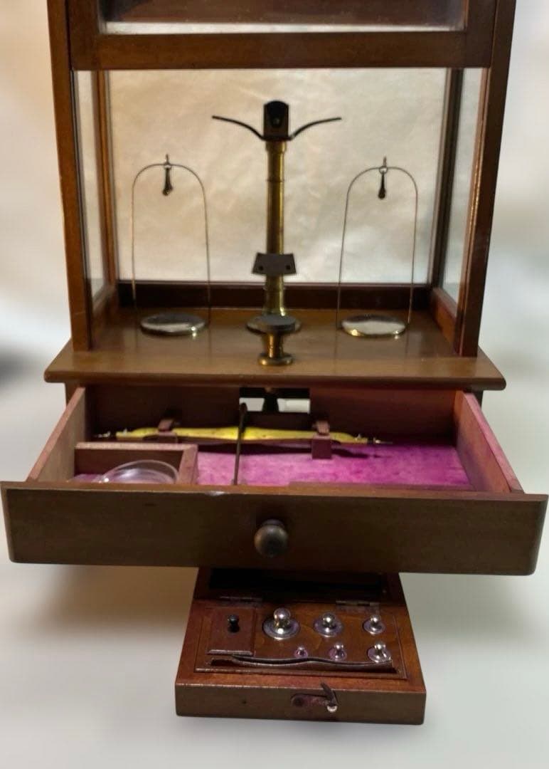 アンティーク 木製天秤 ガラスケース付き 動作可