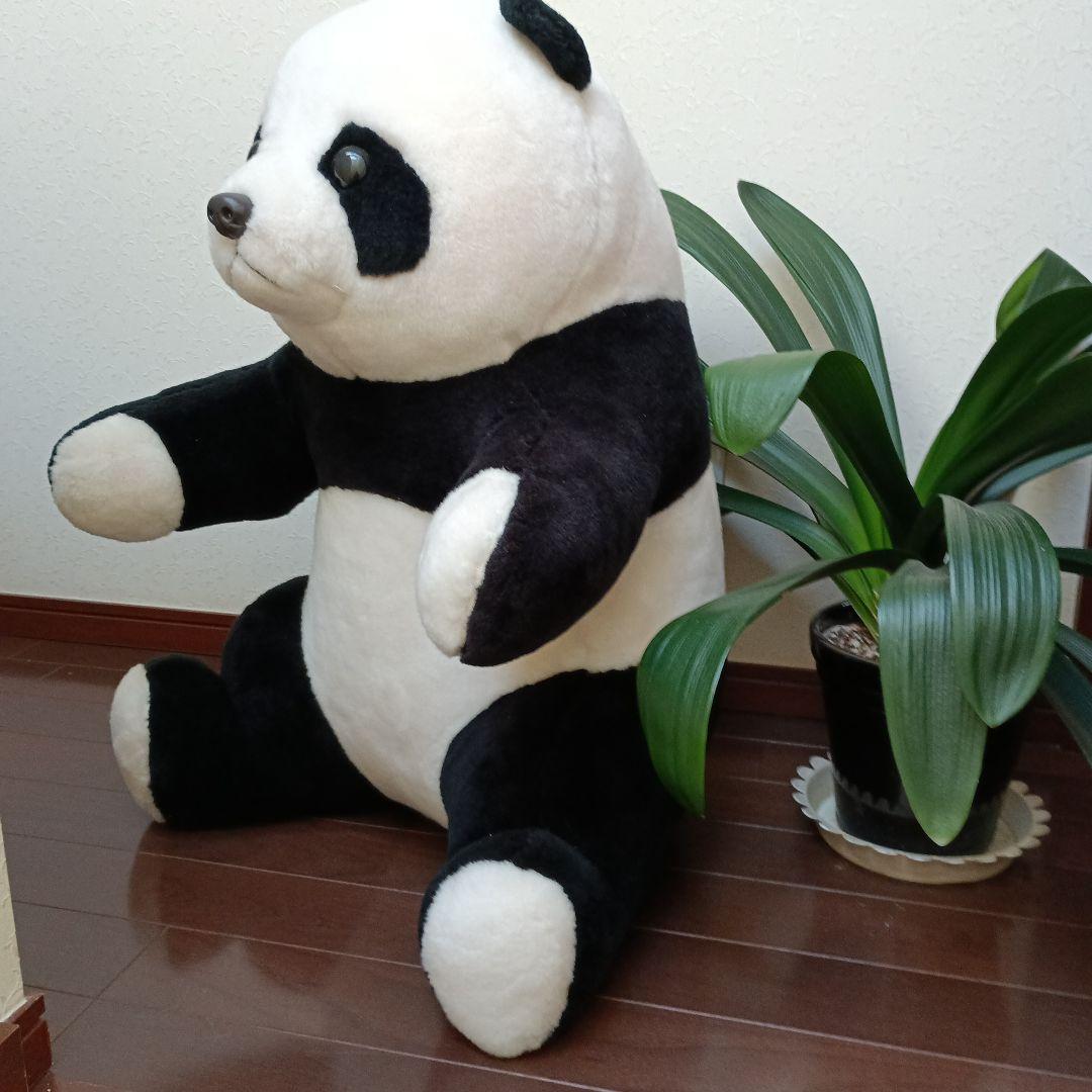大きいパンダのぬいぐるみ