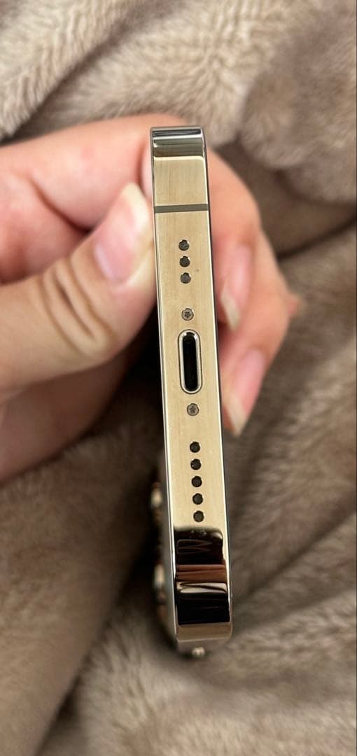 iPhone 13Pro 容量128 最大容量76％