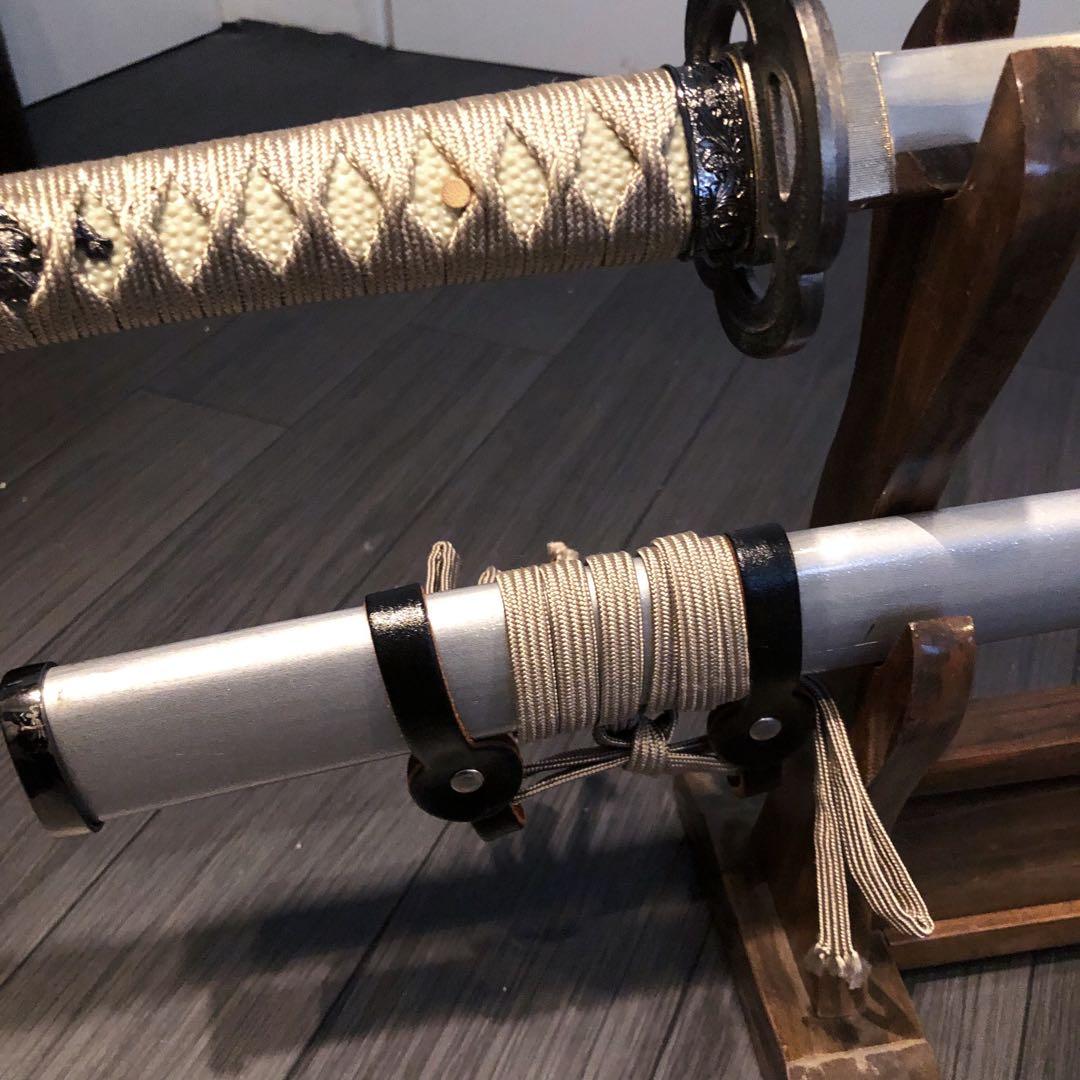 高級模造刀　銀鞘　居合刀　樋入り刀身　白拵え　亜合金刀身　名刀　刀袋付き