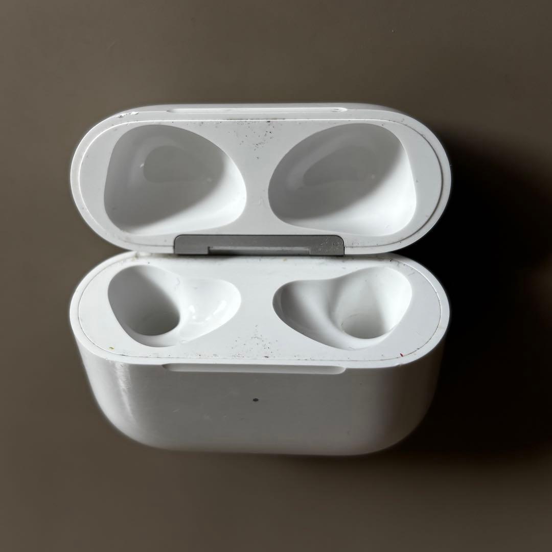 ジャンク/AirPods本体 ホワイト 充電ケース付 - メルカリ