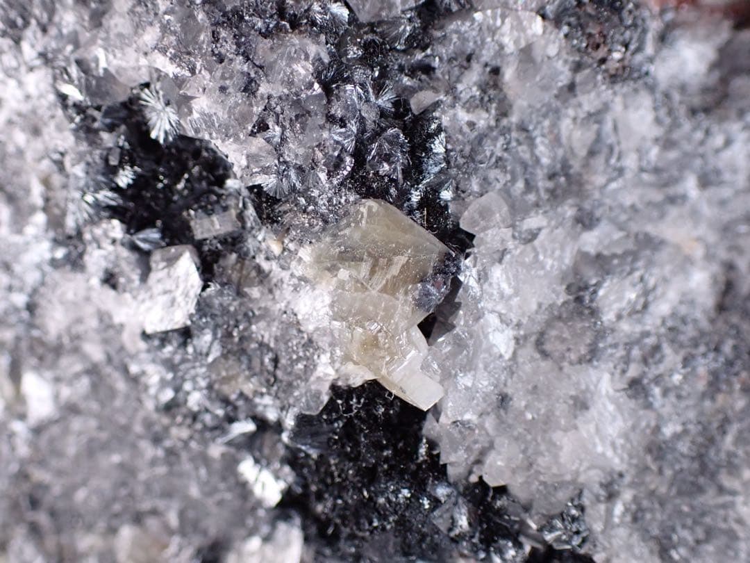 紅安鉱、自然アンチモン他 カナダ