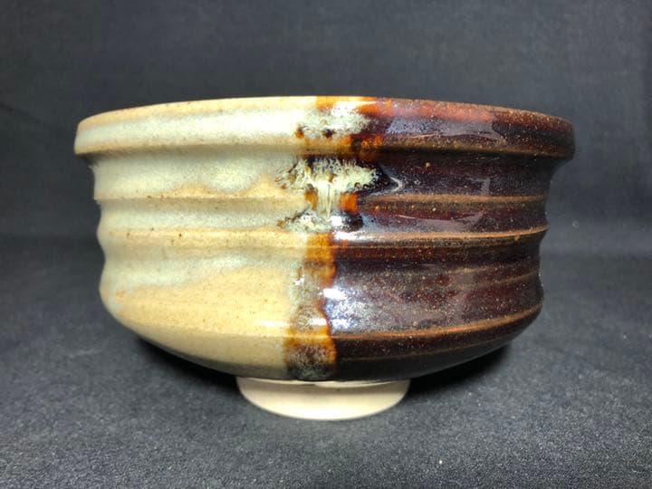 【茶道具】陽炎園 膳所焼沓形掛分茶碗 茶碗A338