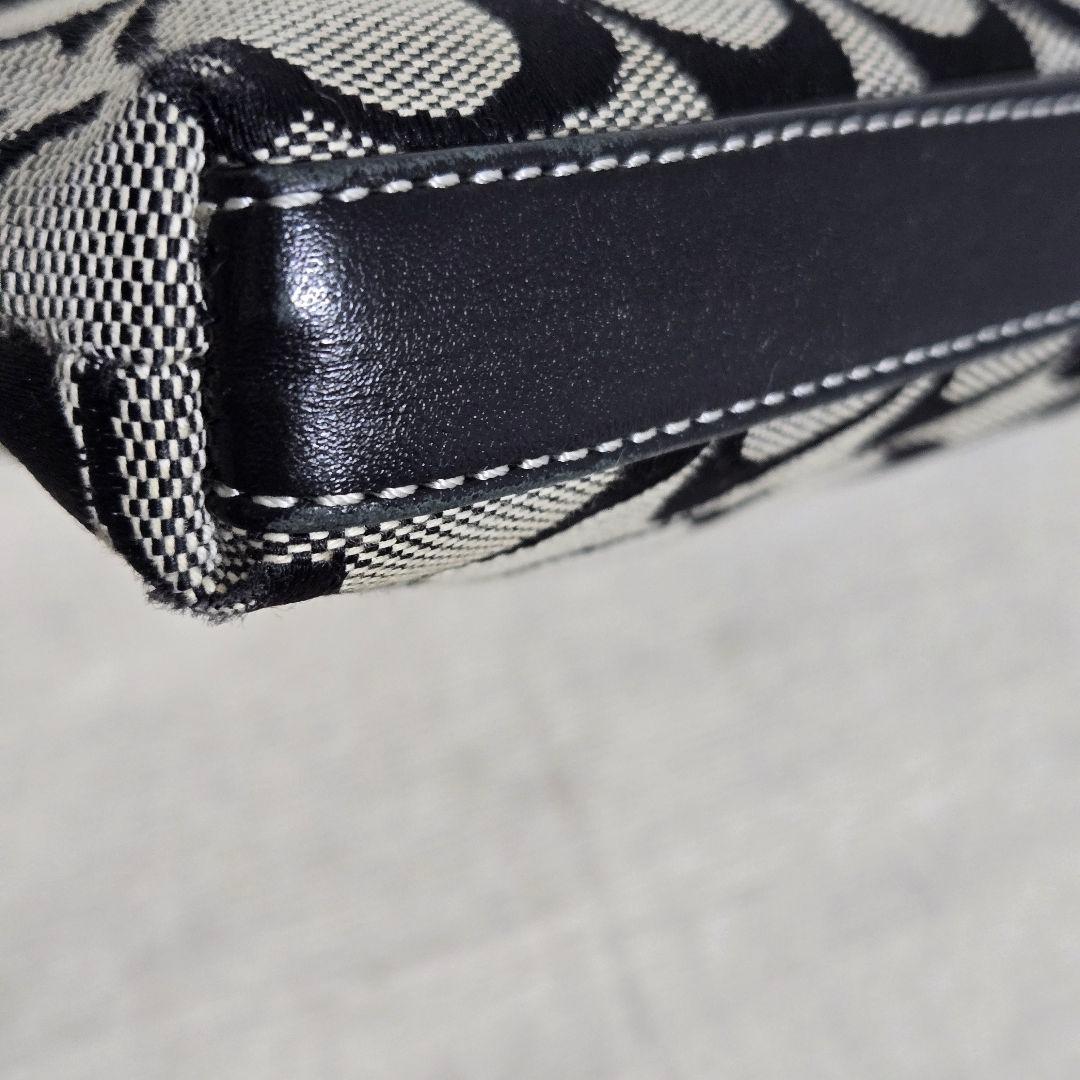 COACHアクセサリーポーチ シグネチャー柄キャンバス 　コーチワンショルダー