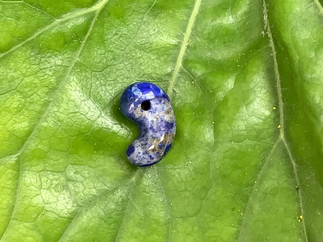 ✳希少お宝勾玉‼️ ラピスラズリ 黄鉄鉱ピカピカ 色彩良好 本物