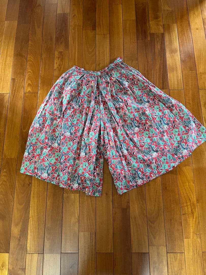 YAECA リバティプリント タックキュロットパンツ