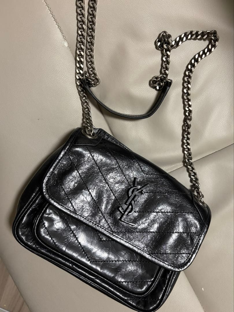 YSL ニキ ミディアム レザー ショルダーバッグ