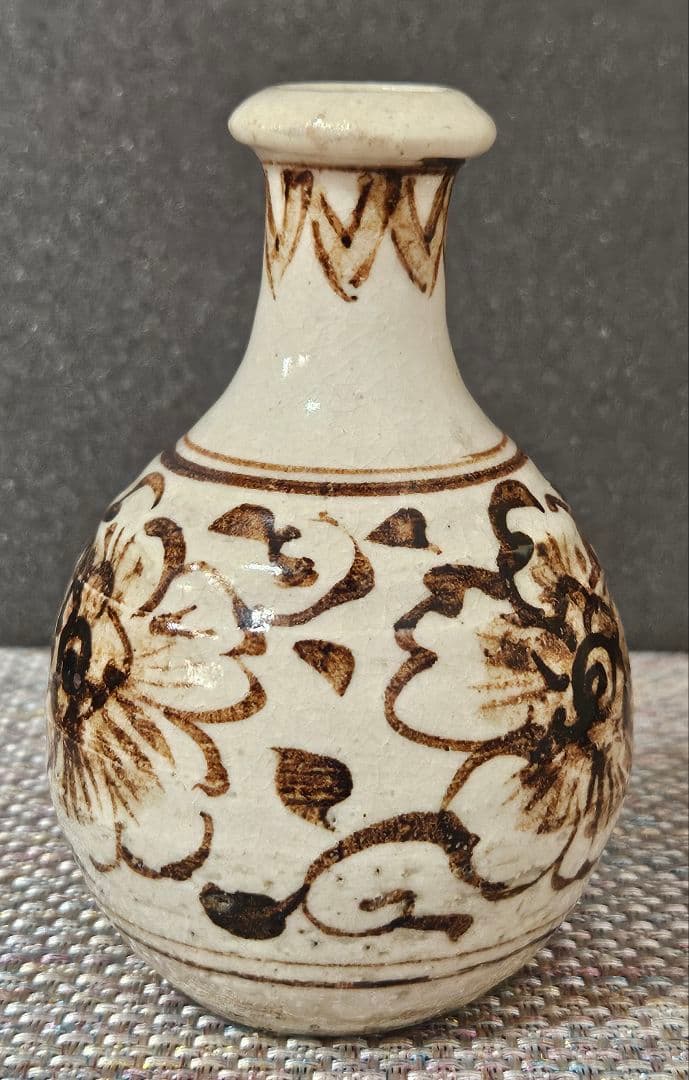 中国古陶磁器　中国古美術　宋〜明朝期 磁州窯　鉄絵　牡丹唐草文様　徳利　花入れ