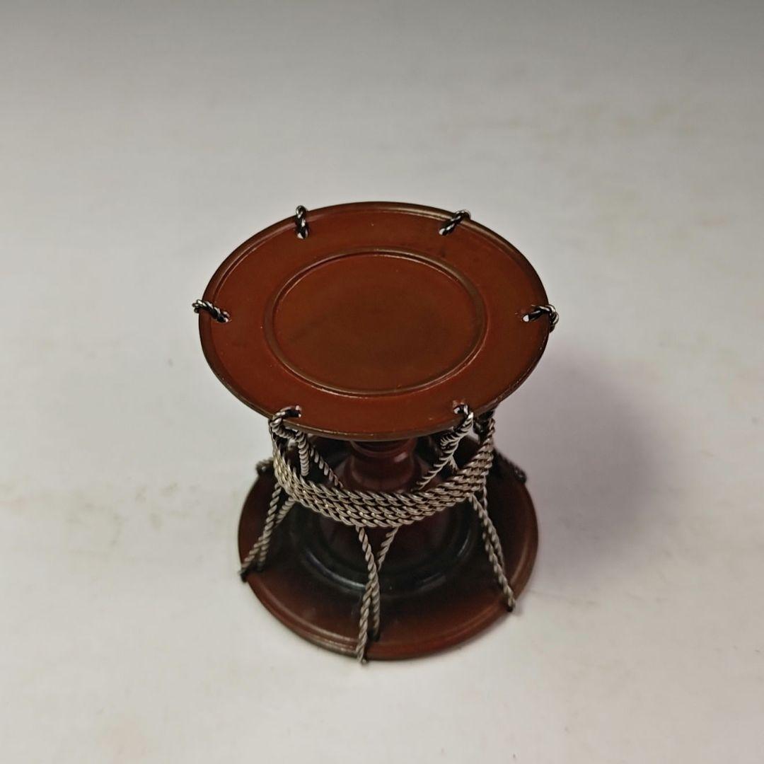 イ334 蓋置『彫金　井波慶州』『朱漆銀線紐鼓　蓋置　共箱』茶道具