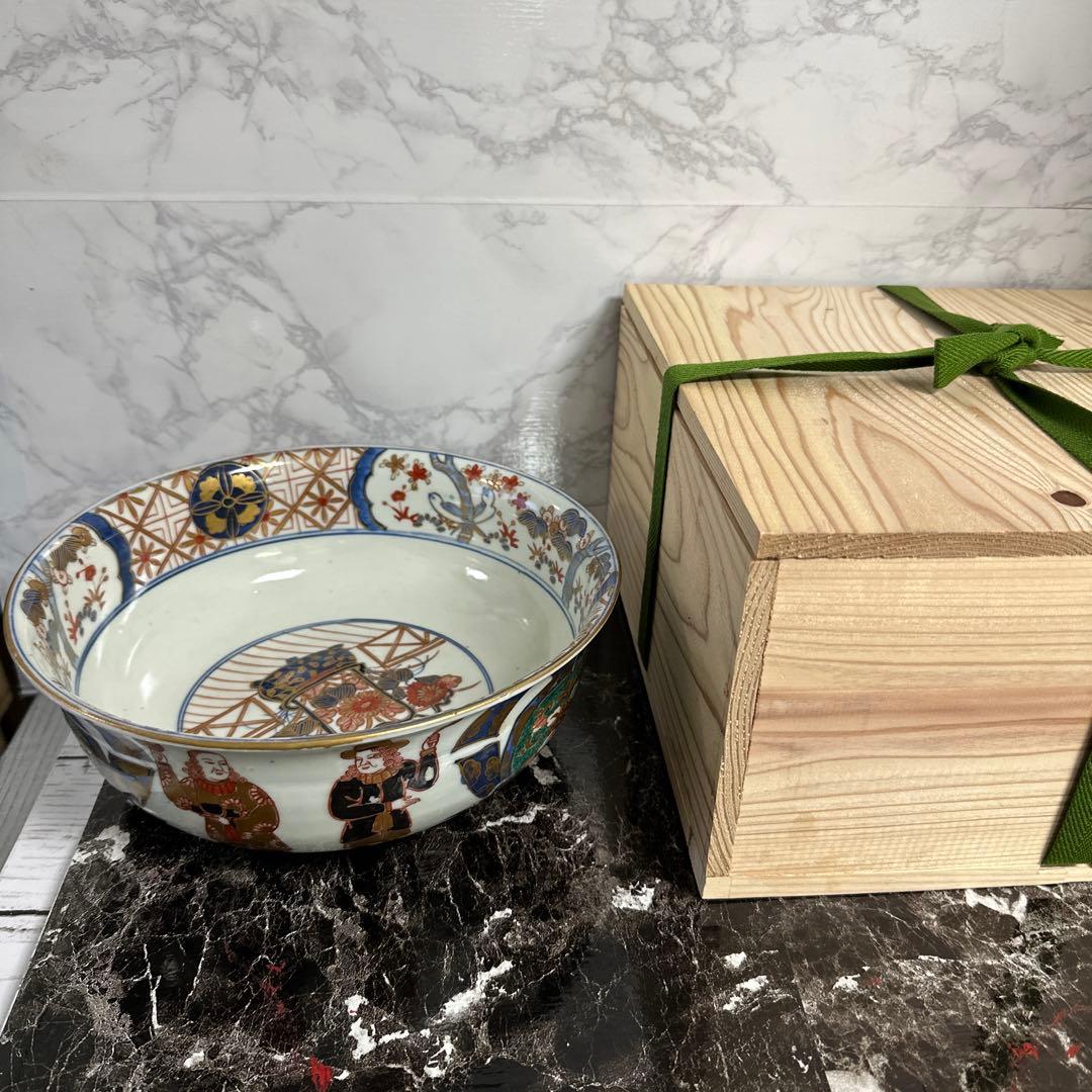 古伊万里、南蛮人物、染錦大鉢。箱付き。無傷。