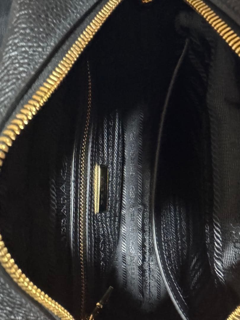 PRADA 黒 レザー ハンドバッグ