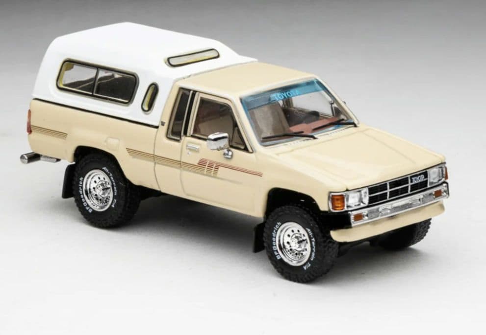 1987 トヨタハイラックス SR5 エクストラキャブベージュウィズアクセサリー