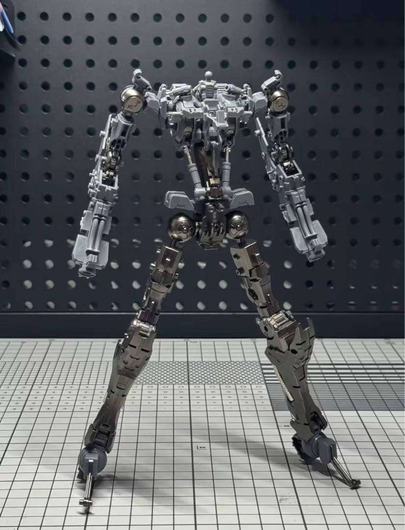 希少新品 合金フレーム MG級 1/100 ガンダムバルバトスルプスレクス 狼