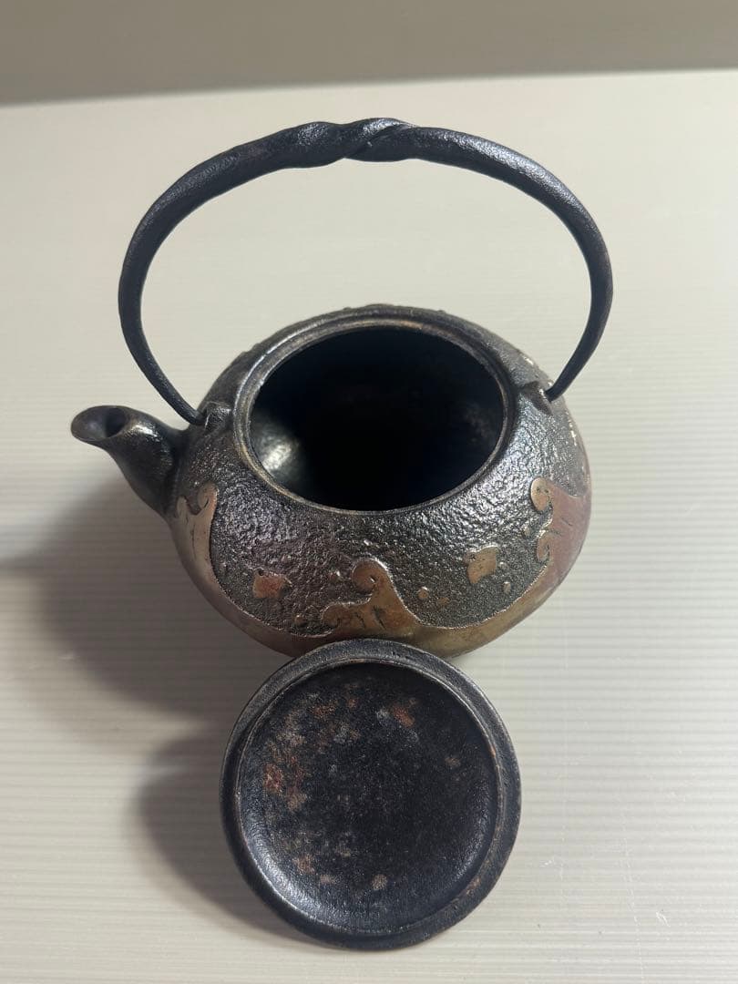1557 照光堂作 希少砂鉄急須 南部鉄瓶＊波千鳥文 捻り提手 茶器 茶道具