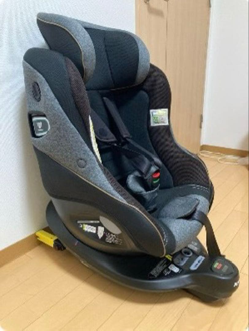 【さにー】Apricaクルリラ プロテクトチャイルドシートR129