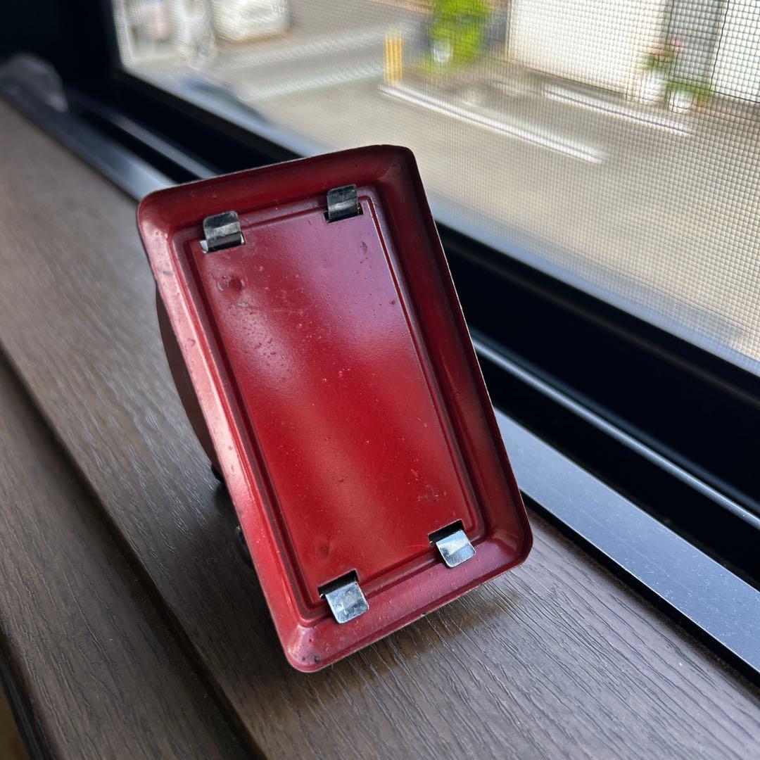 赤とシルバーの、日付カウンター万年カレンダー 赤とシルバーの、日付