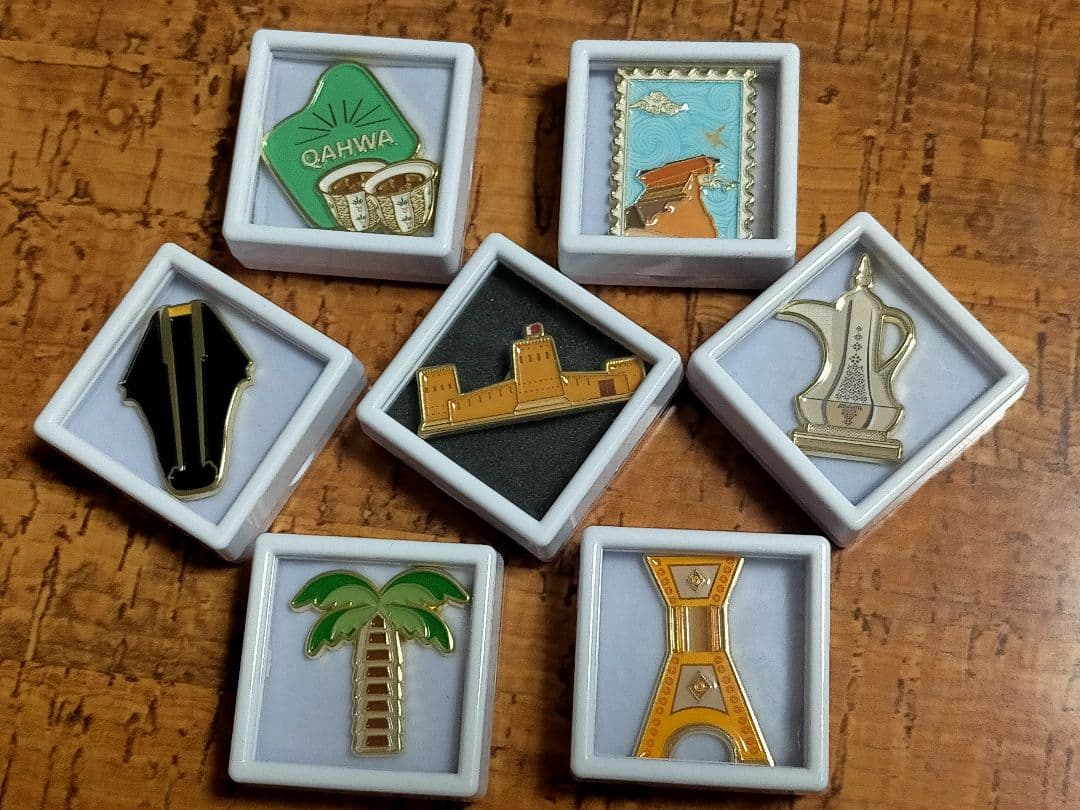 ♥10。「関西万博 中東カタール パビリオン ピンバッジ 7種類7個」。
