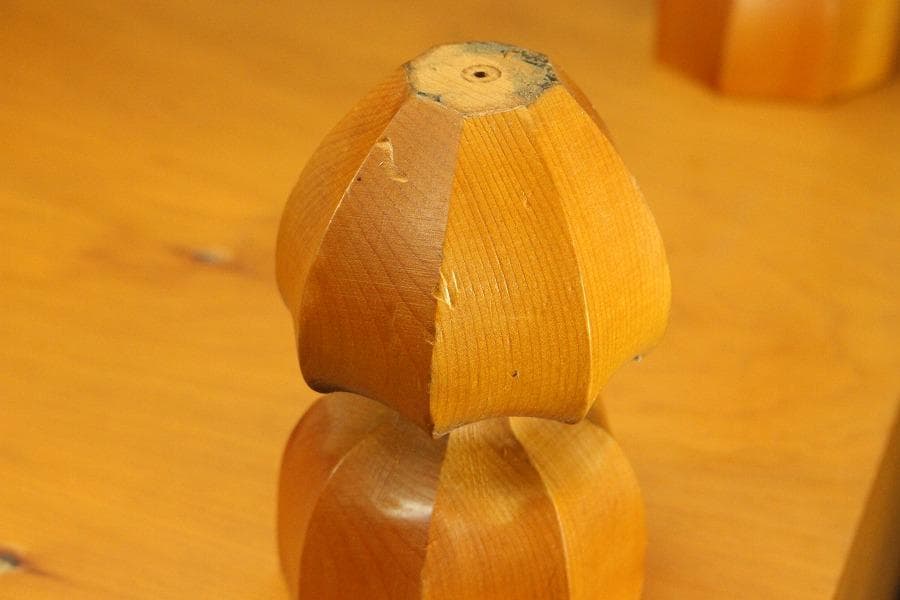 囲碁 碁盤 本榧 良木目 足付 総高26.8cm 厚み15cm 良品(A267)