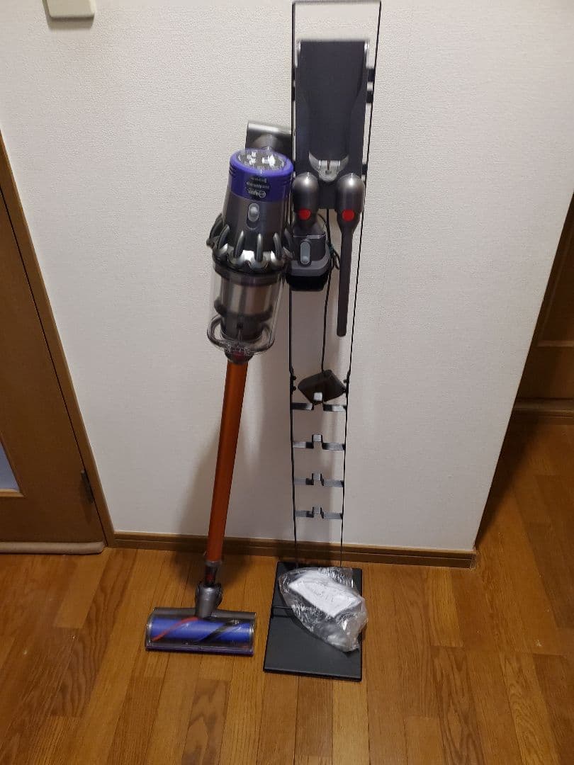 ダイソンV10分解清掃動作確認済 新品スタンド付 値下げしました Dyson