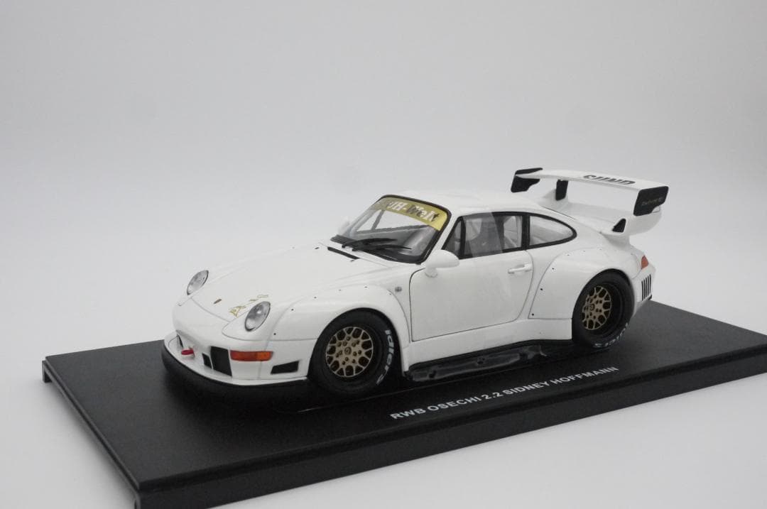 1/18 ポルシェ 911 (993) RWB Rauh-Welt ホワイト 1/18 ポルシェ 911 (993) RWB Rauh-Welt ホワイト