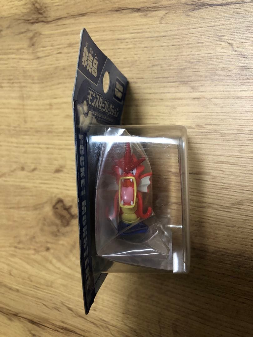 モンコレ 赤いギャラドス 非売品 希少 ポケモン モンコレ 赤い