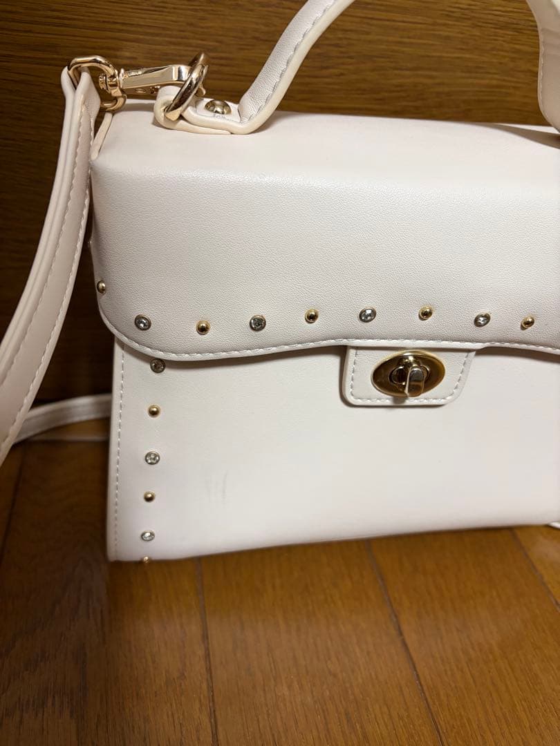 DIANA スタッズ付きショルダーバッグ