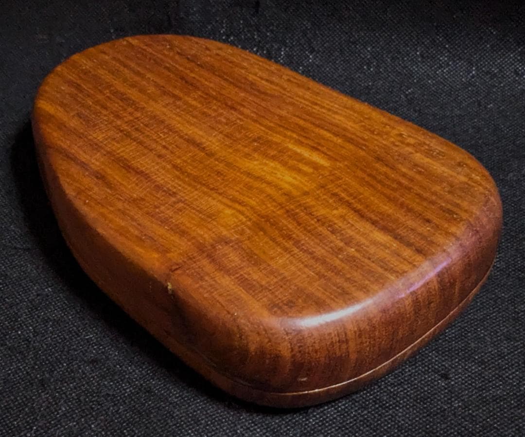 豆斑玉石の天成楕硯板 瓢箪海】◇小豆色の豆斑や黄竜紋◇珍品◇唐木箱