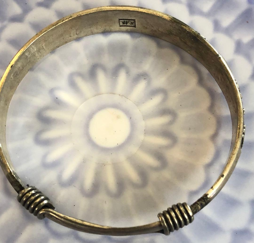 足銀腕輪アンティークオブジェ菊、竹、蘭，梅の図 - メルカリ