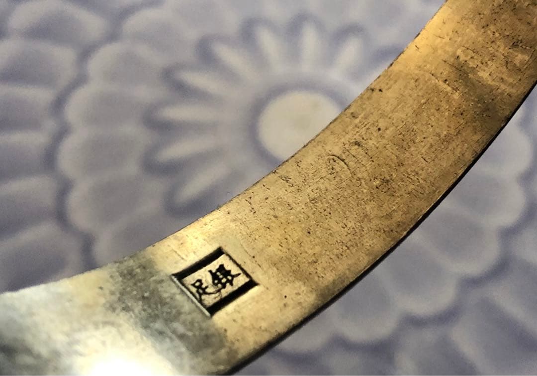 足銀腕輪アンティークオブジェ菊、竹、蘭，梅の図 - メルカリ