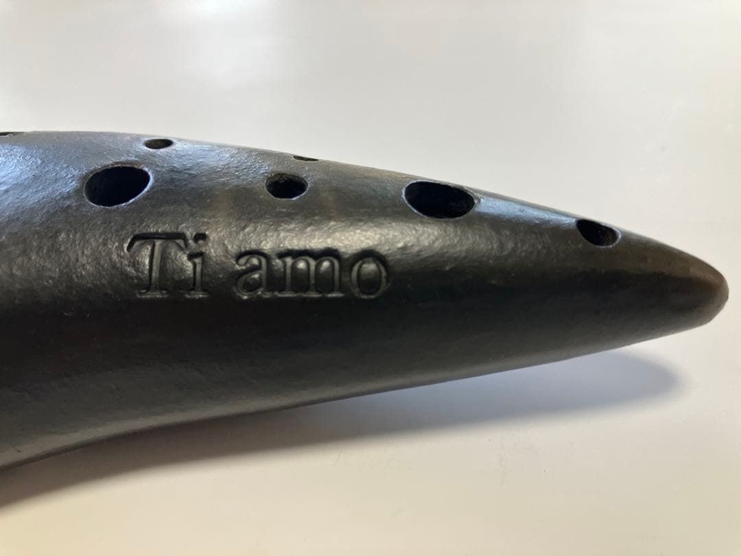 ティアーモ オカリナ ３F (SF) 黒陶モデル 13穴、オカリナ専用ケースつき