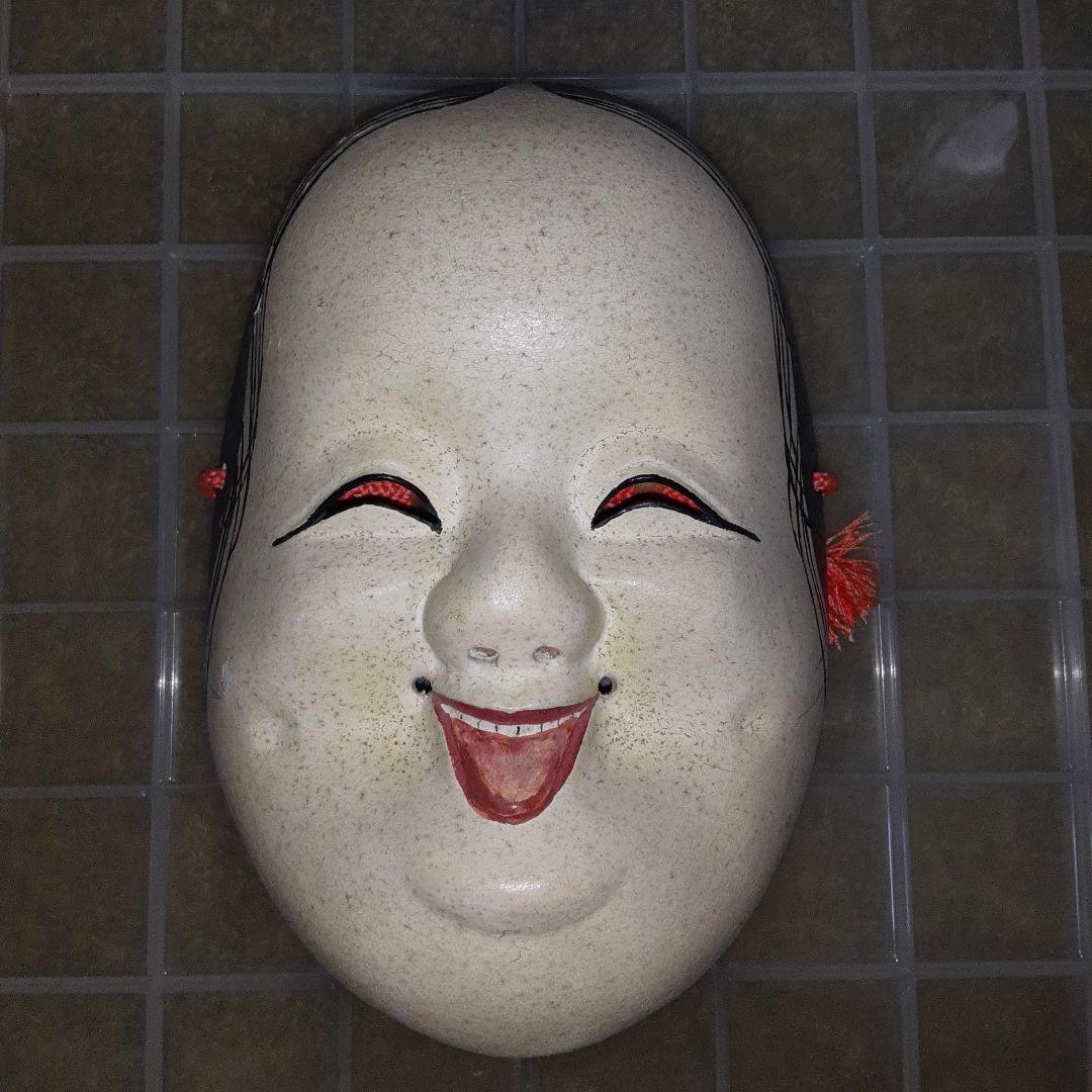 笑顔の能面 木製 赤い房飾り - メルカリ