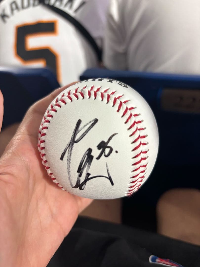 読売ジャイアンツ 泉口友汰 選手 投げ入れ サインボール - メルカリ
