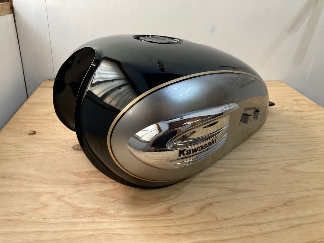 Kawasaki W650純正タンク Kawasaki W650 W650純正タンク 純正タンクSET!! Kawasaki W650 純正