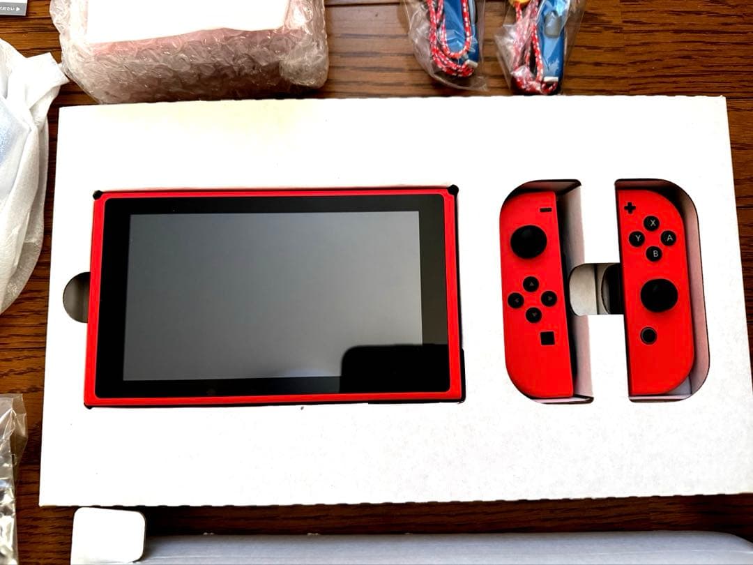 正月セール！Nintendo Switch マリオカラー本体 付属品付き