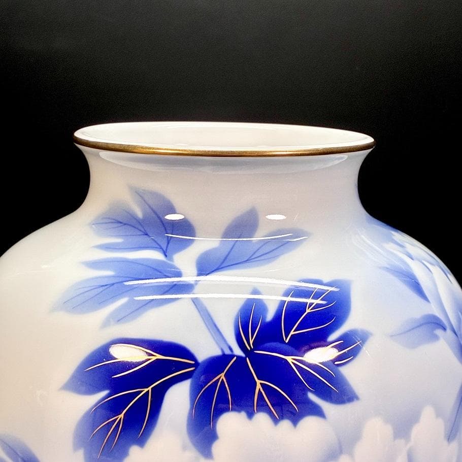 □宮内庁御用達 深川製磁 大花瓶 38cm 瑠璃牡丹 染付金彩花紋