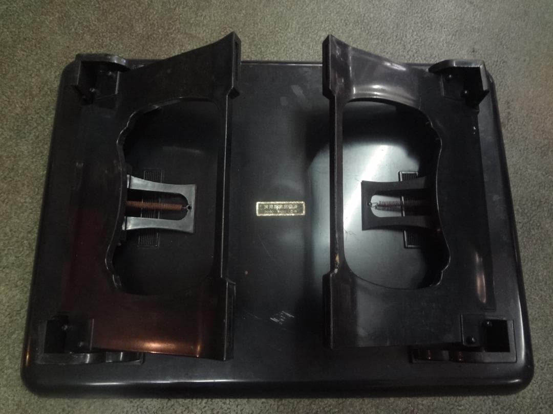 折り畳み式漆器膳 １０膳セット　　黒地に金色の雲模様