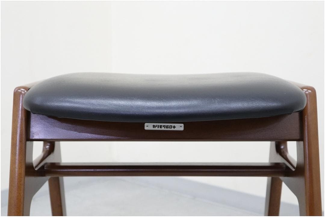 極美品 カリモク60 スタッキング スツール スタンダート ブラック 椅子