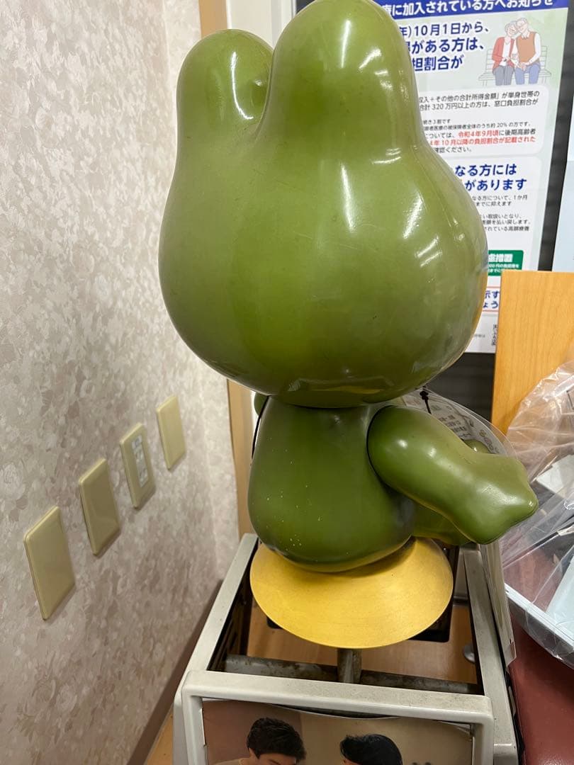 約50年前の昭和レトロ ケロちゃん台座つき コーワ ケロちゃん店頭