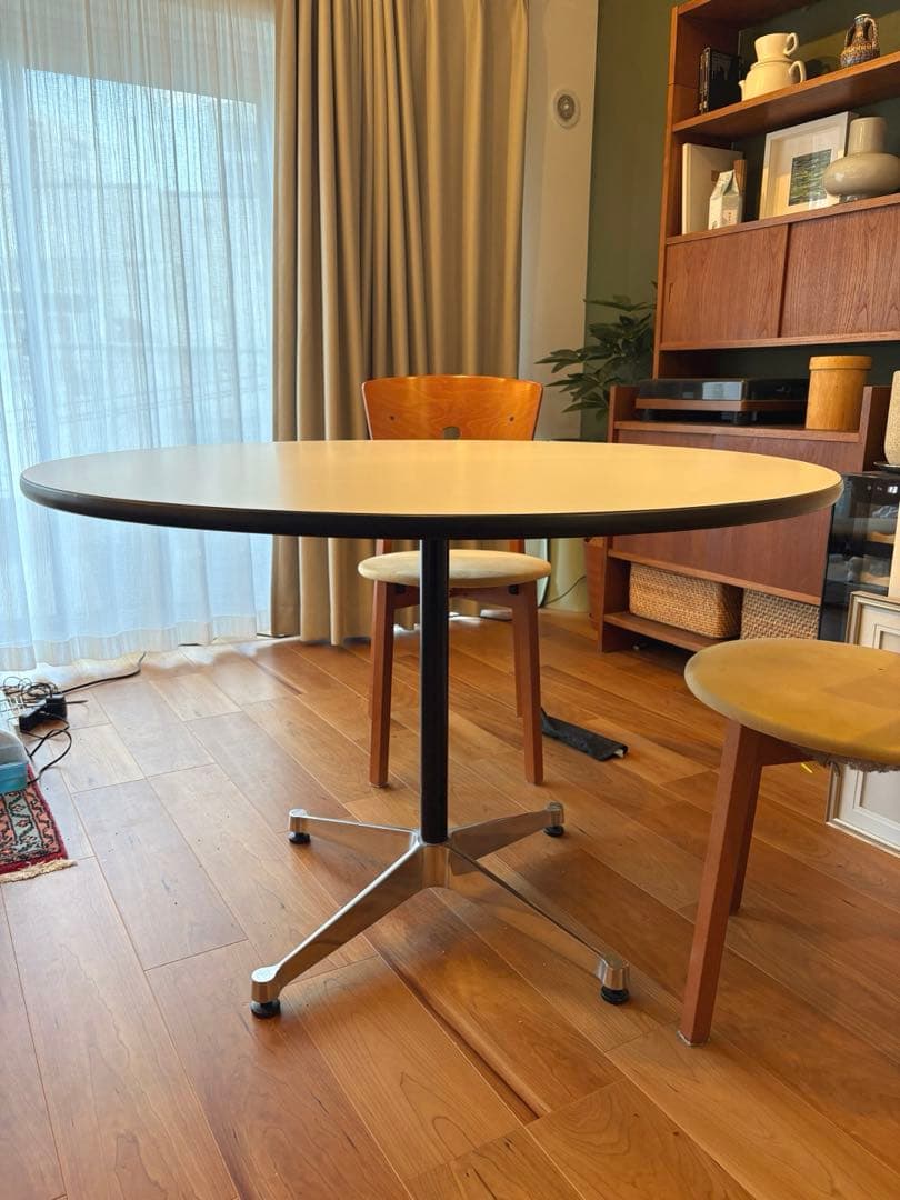 ハーマンミラー 円形 ダイニングテーブル 106.5×H70cm