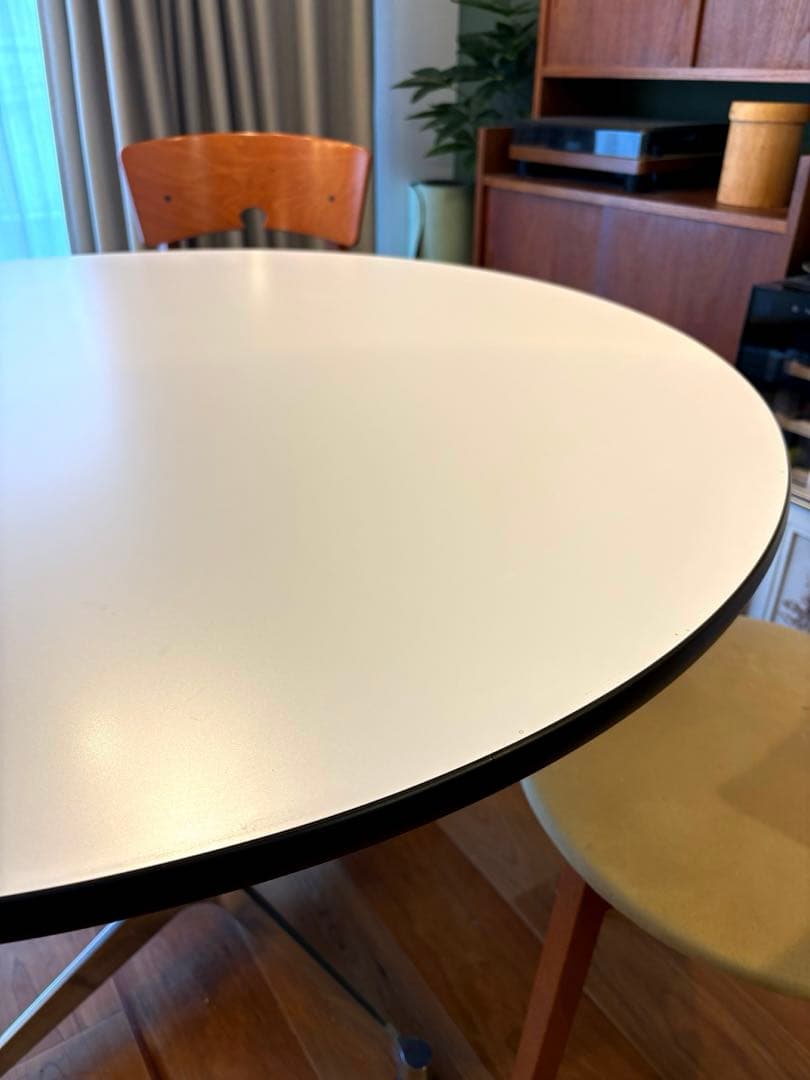 ハーマンミラー 円形 ダイニングテーブル 106.5×H70cm