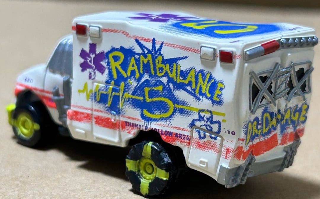 トミカ カーズ ドクターダメージ スタンダードタイプ C-39