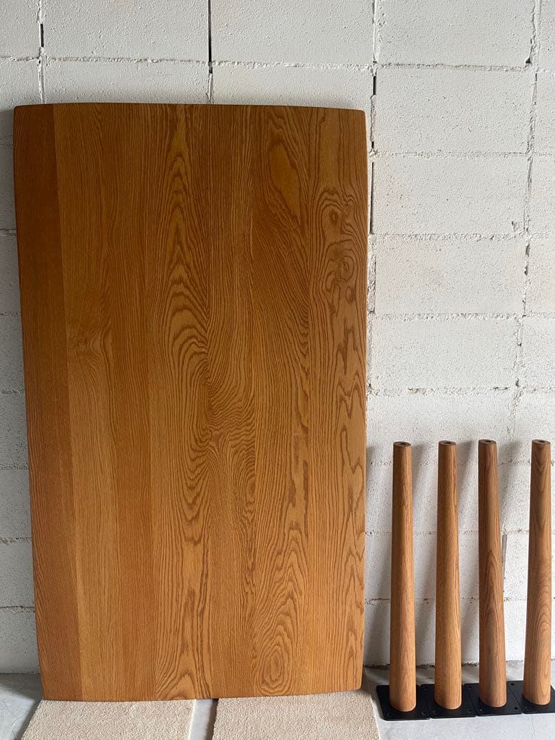 美品　天然木オーク無垢材　ダイニングテーブル　テーパー丸脚　斜め脚　北欧スタイル