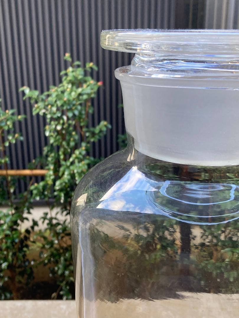 大きい試薬瓶 ￼高さ約37センチ