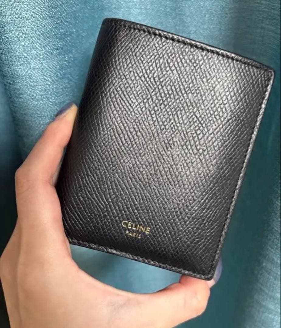値下げしましたセリーヌCELINE 2つ折り黒ウォレット 二つ折り財布コンパクト