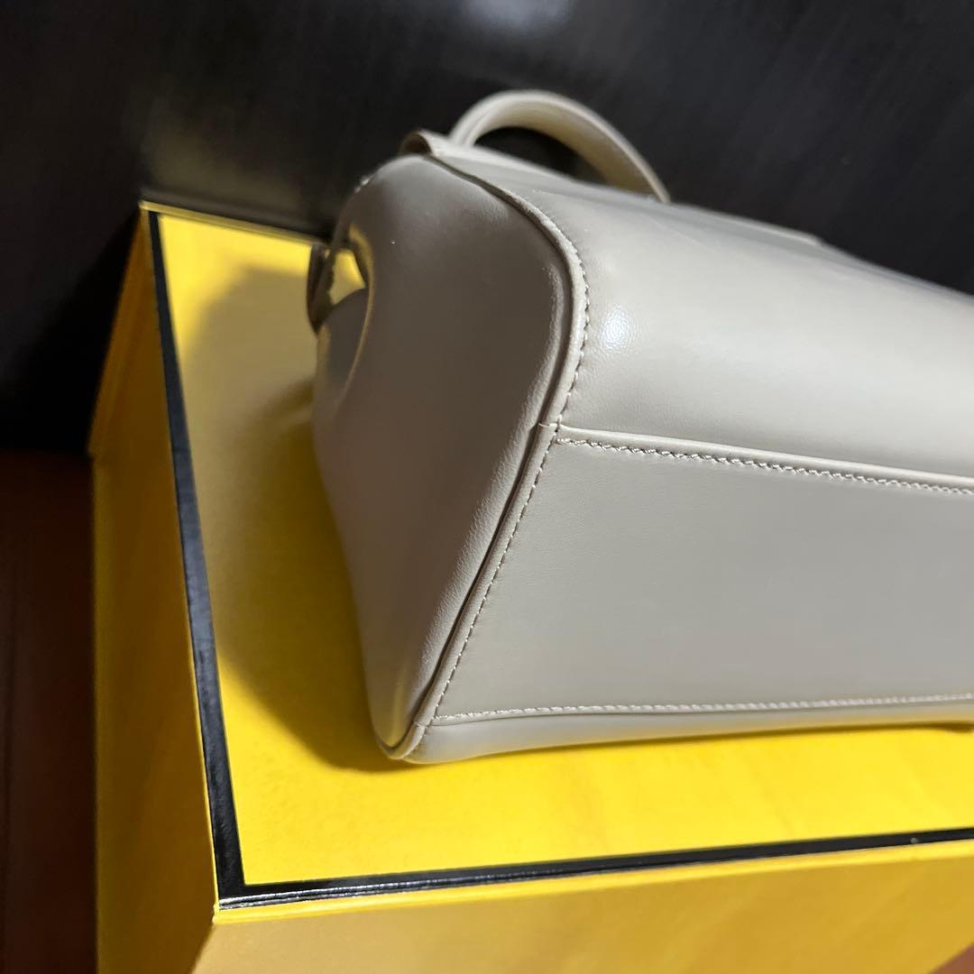 【美品】FENDI ピーカブー　ミニ　グレージュ　ナッパレザー