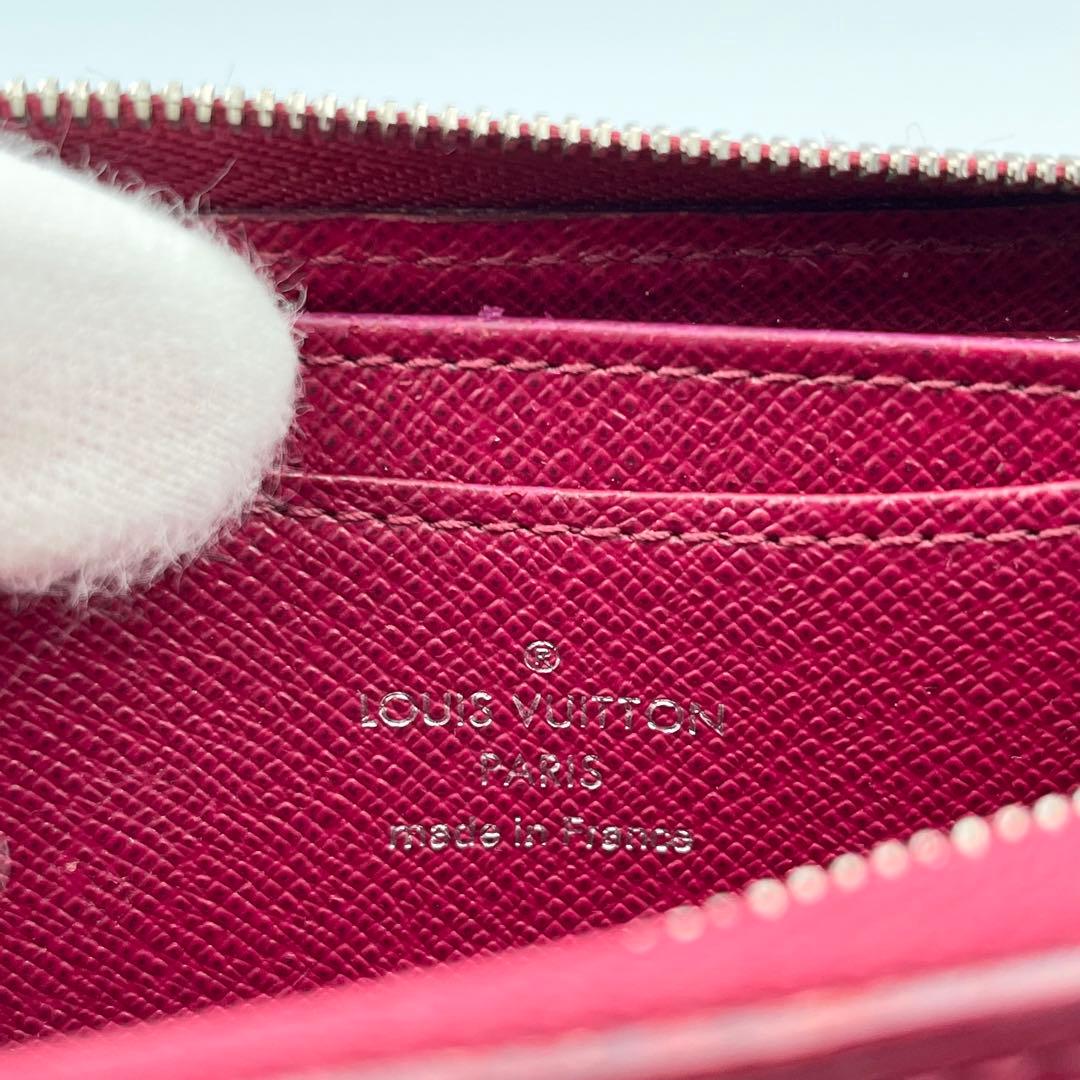 美品　ルイヴィトン　新型パース　小銭入れ　エピ　ラウンドファスナー　赤