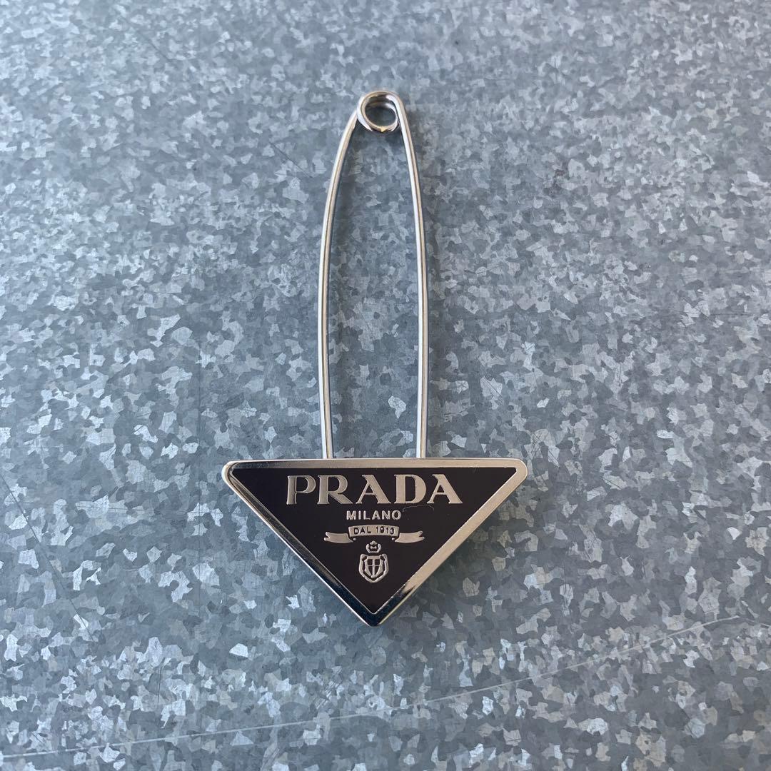 PRADA プラダ ブローチ 新品 - メルカリ