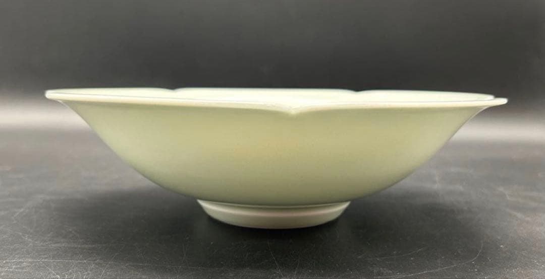 希少品】有田焼 人間国宝 井上萬二 作 青白磁公孫樹文 皿 本人作